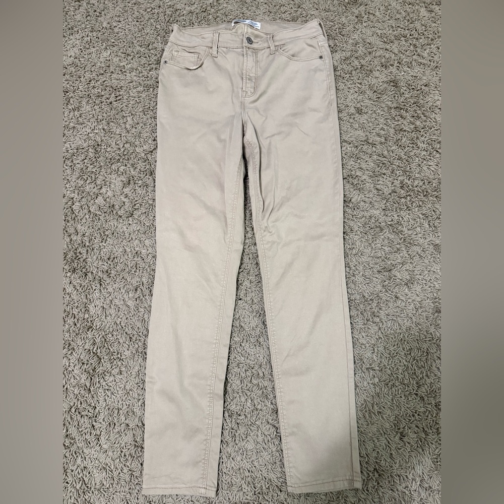 Old Navy Cream Skinny Jeans Versatile and Chic